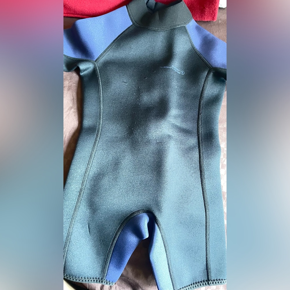 Nwot size 4 kids Dark Lightning 2MM Neoprene Thermal Swimsuit